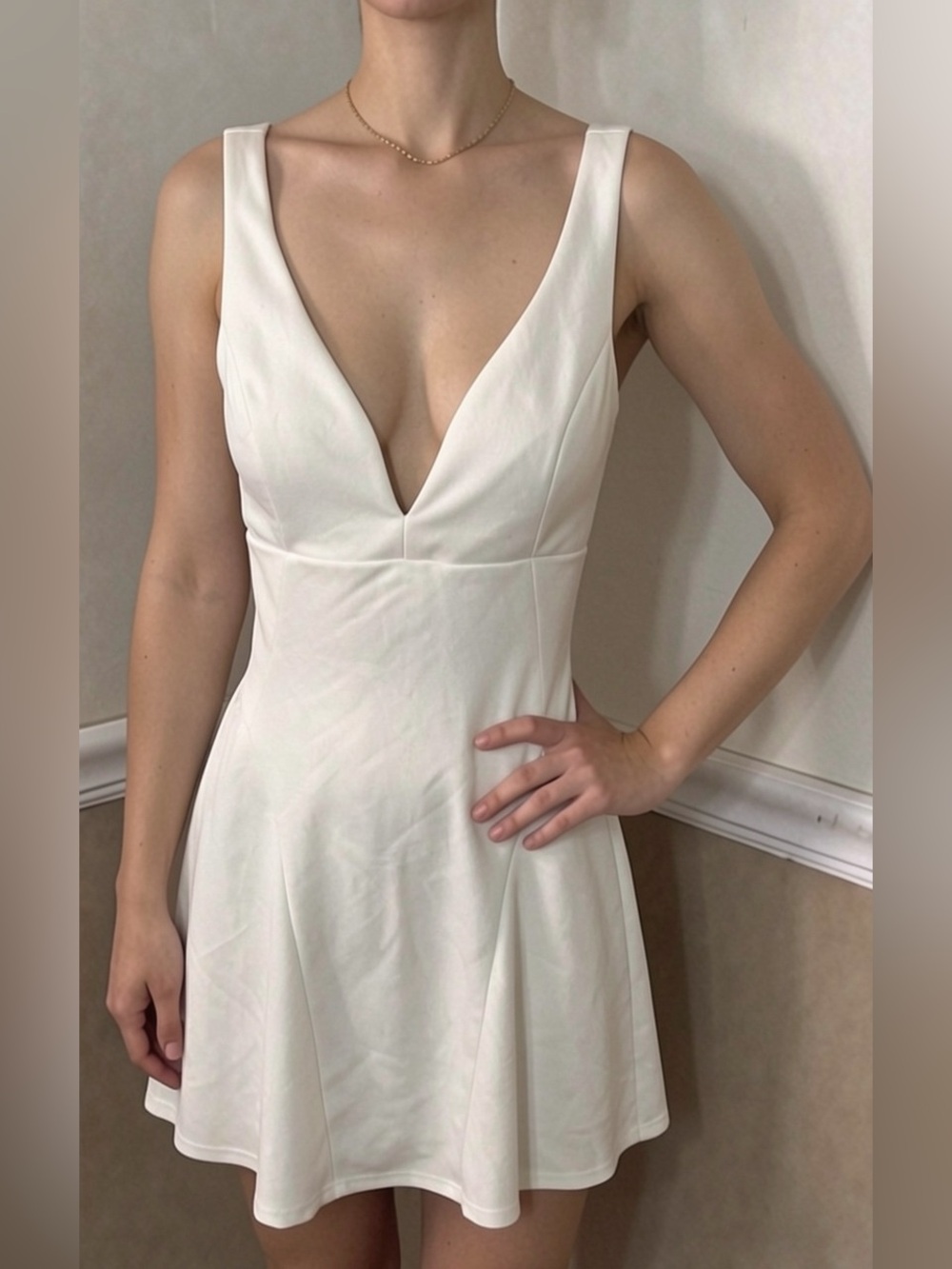 💜 5 for $20! Emerald Sundae White Deep V Mini Dress